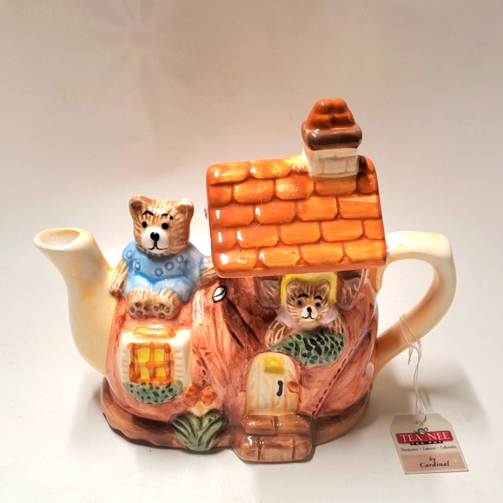 Tea-Nee Two Little Bears in a Shoe House Teapot‎ by Cardinal Cottagecore